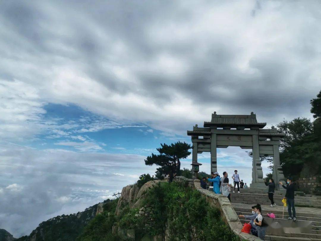 泰山再现云海玉盘奇观_景区_刘佐_驾雾