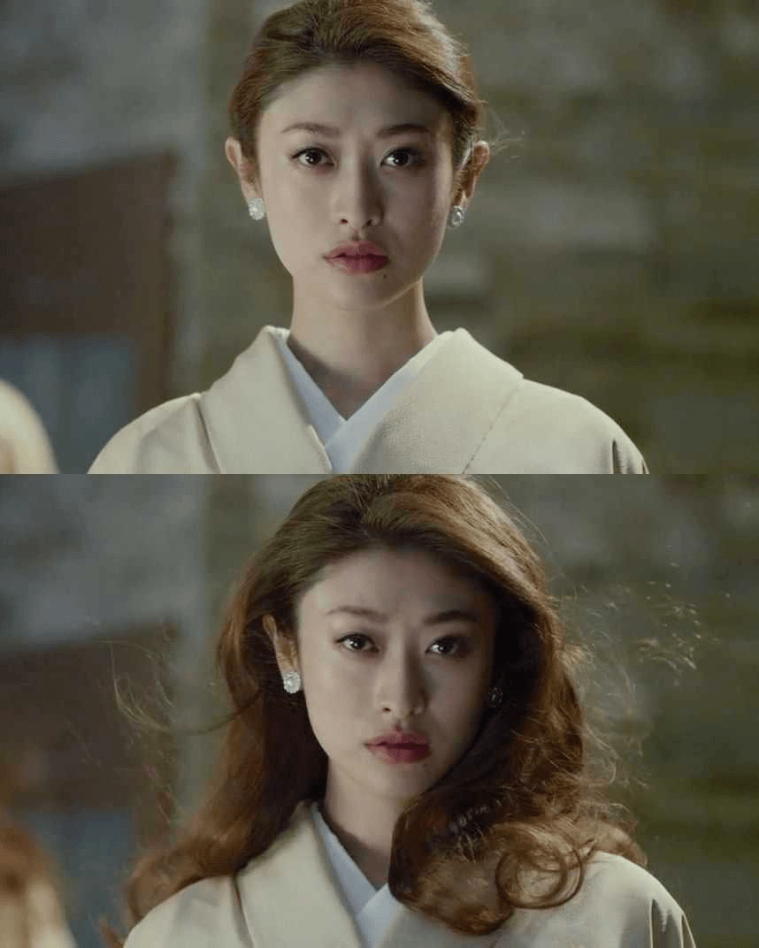 《新宿天鹅》里的美丽妈妈桑,一个散头发的镜头让小编记忆尤深.