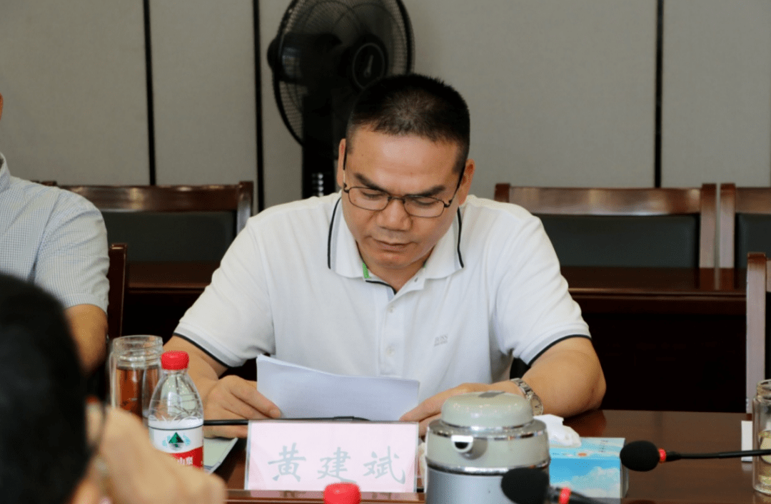 下午,局党委理论学习中心成员厉建荣,姜少杰,刘海峰,朱今飞,黄建斌