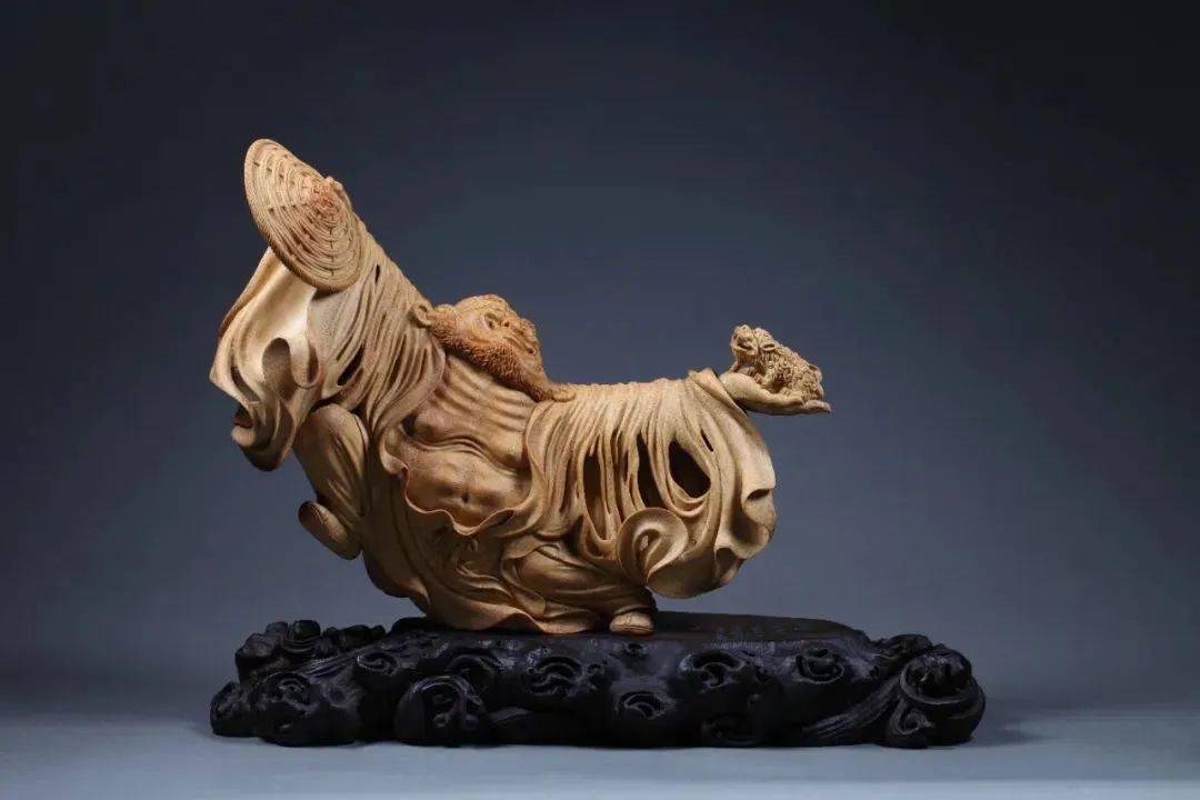 王晓戈游刃竹间开气象王清梅的竹根雕艺术