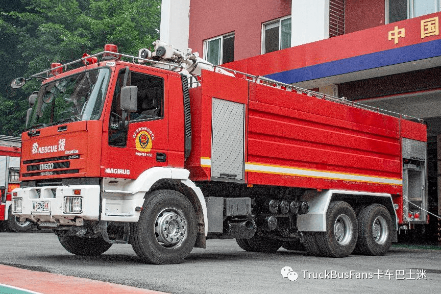 红色战车丨还在坚守一线依维柯eurofire马基路斯12吨重型泡沫车