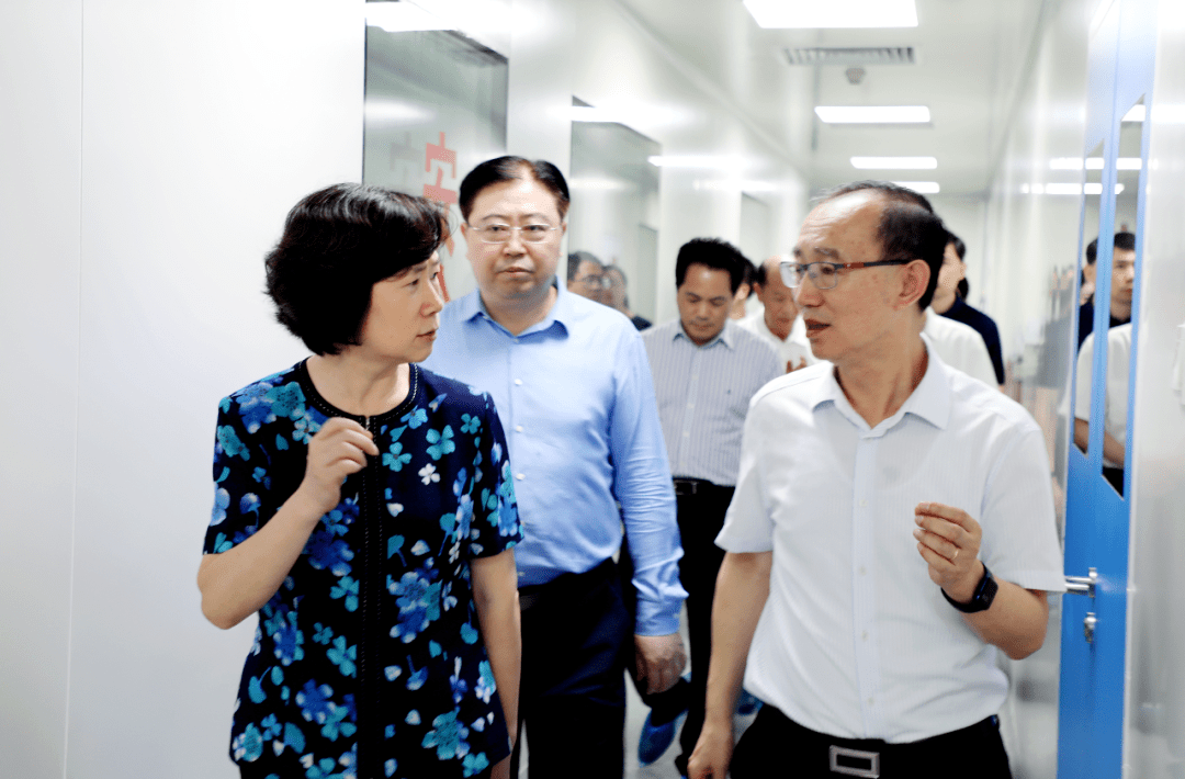 张轩到九龙坡开展主任接待日活动