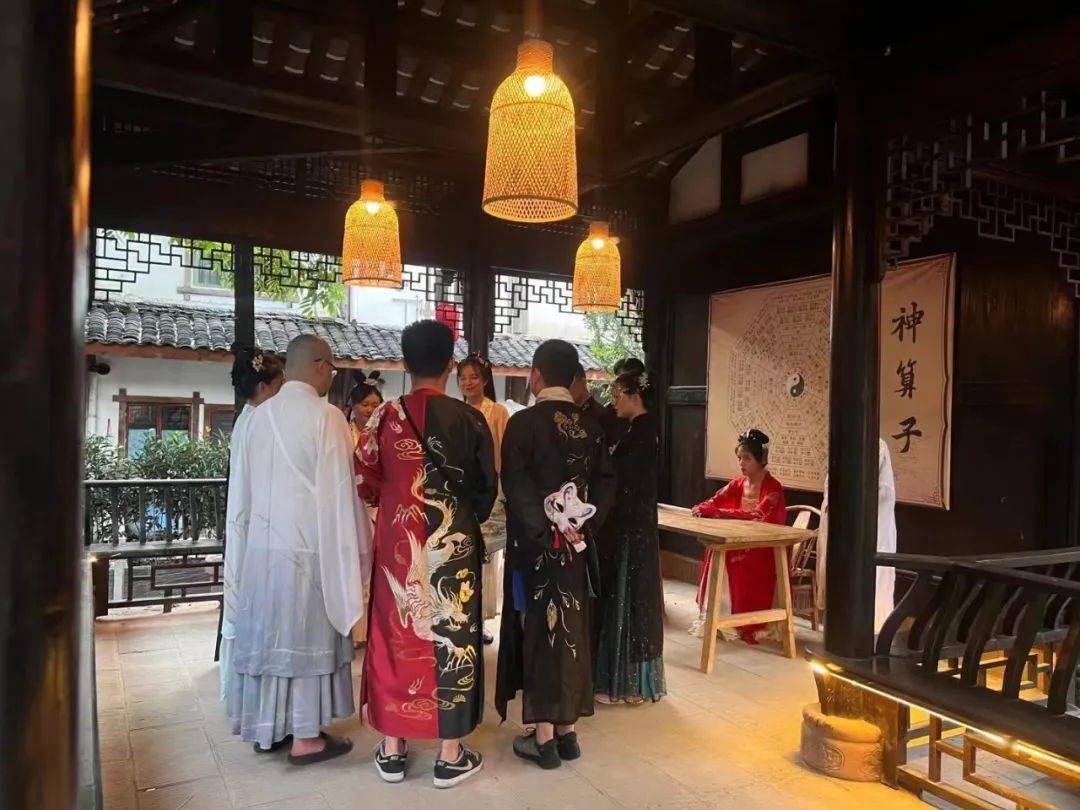 叁国潮崛起,打造古风新场景黄龙溪将继续秉持"以古为本,以潮引变"的