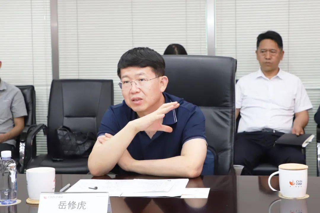 会上,岳修虎对云南省自然景观展示,城市场景再造, 乡村田园综合体等