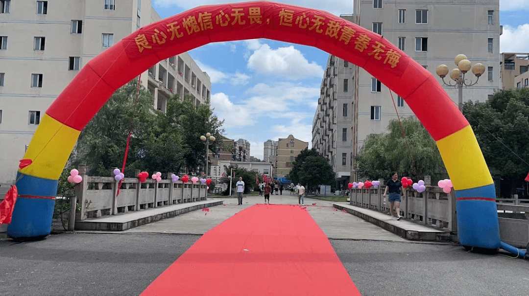 这是昨天的苍一中加油啊