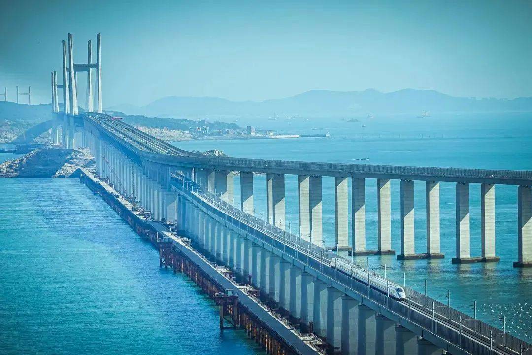 奋进新征程喜迎二十大发现最美铁路再出发