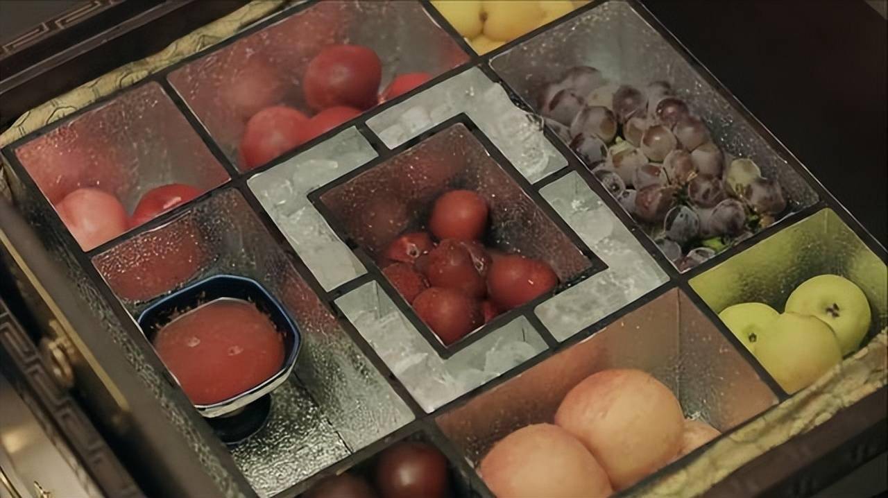 除了高端冷饮品牌"酥山",唐朝吃货们还发现了硝石制冰方法,根据大小盆