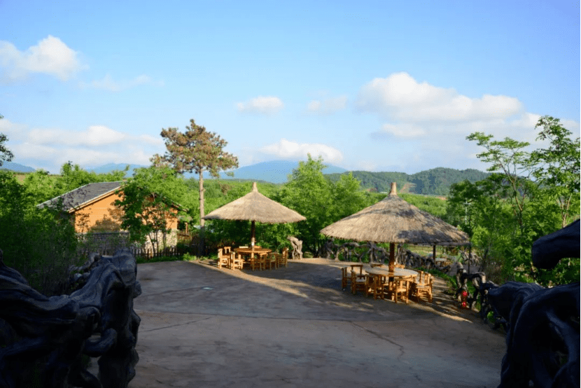 长途铁路,长吉公路穿城而过,交通便捷,富饶农场是5a级乡村旅游经营