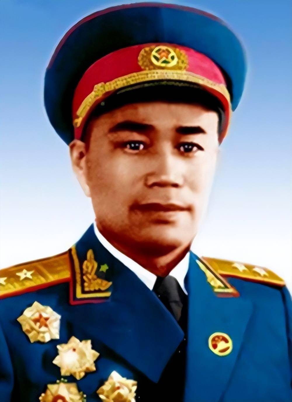 他抽调了12名身强体壮的干事,让他们轮流抬也要把汪运祖抬回来.