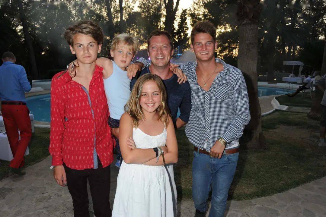 顶豪圈外公离婚外孙女结婚默多克家族比电视剧还精彩的豪门生活