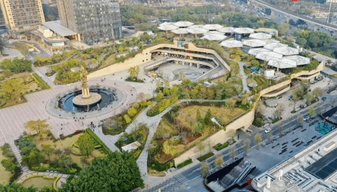 龙城万科里位于深圳龙城广场地铁站附近,与红立方,龙城广场相通,和