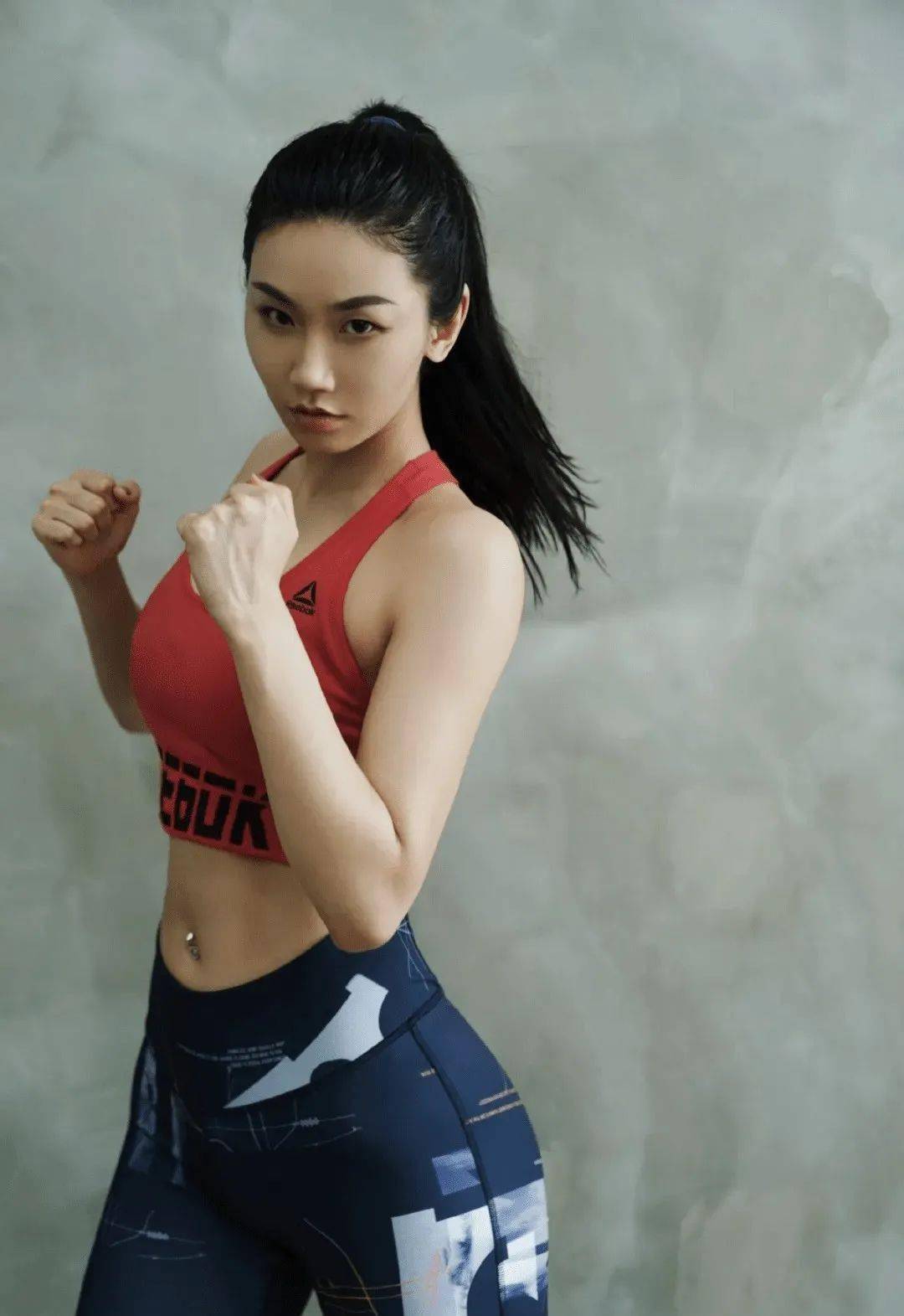 96年小姐姐健身前照片曝光,翘臀马甲线大长腿:简直是大变活人_张寒希