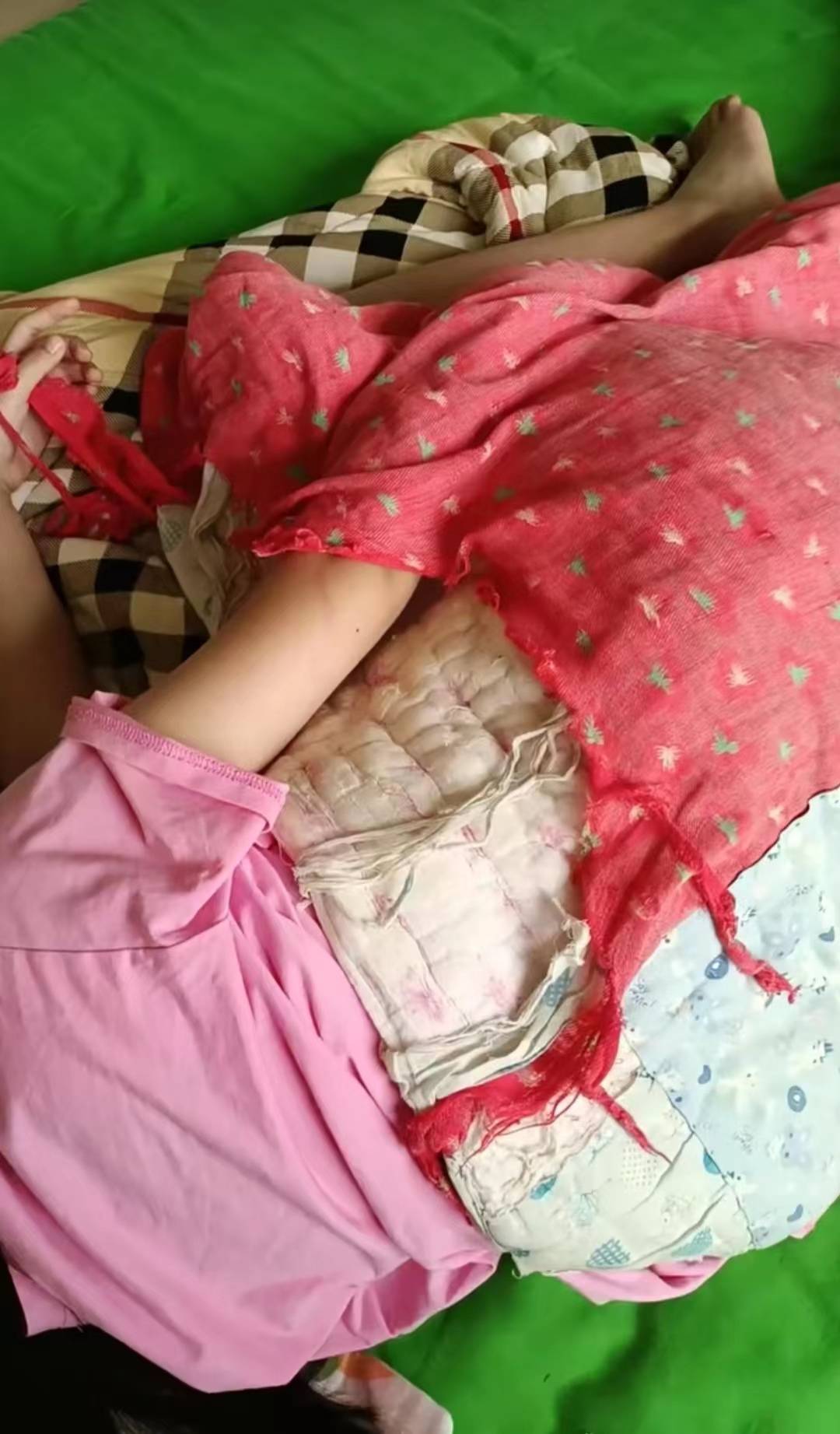 奶奶做的"小狗被"孙女盖了12年,烂了也舍不得扔