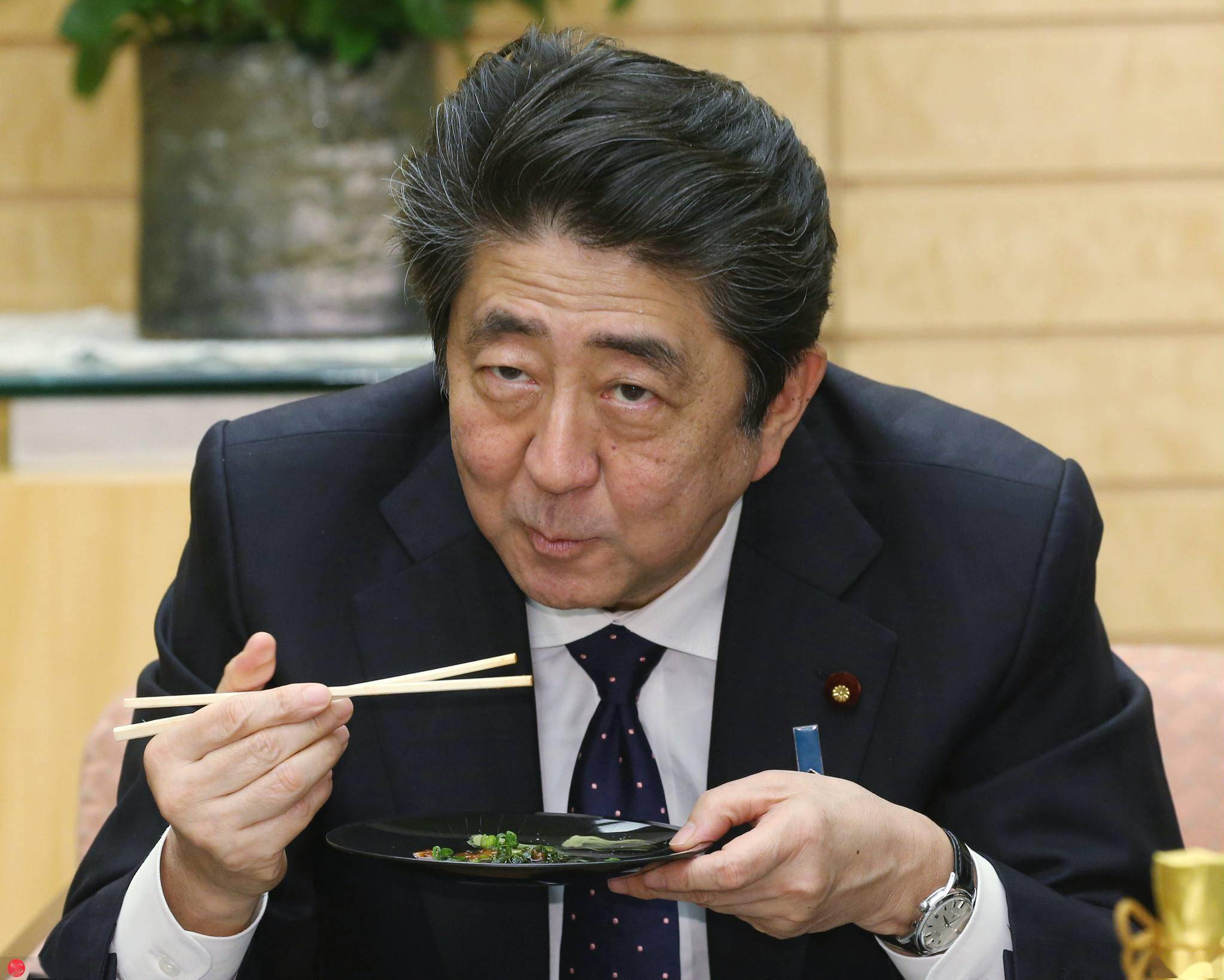 日本前首相安倍晋三中弹身亡我们该不该同情这是不是政治谋杀