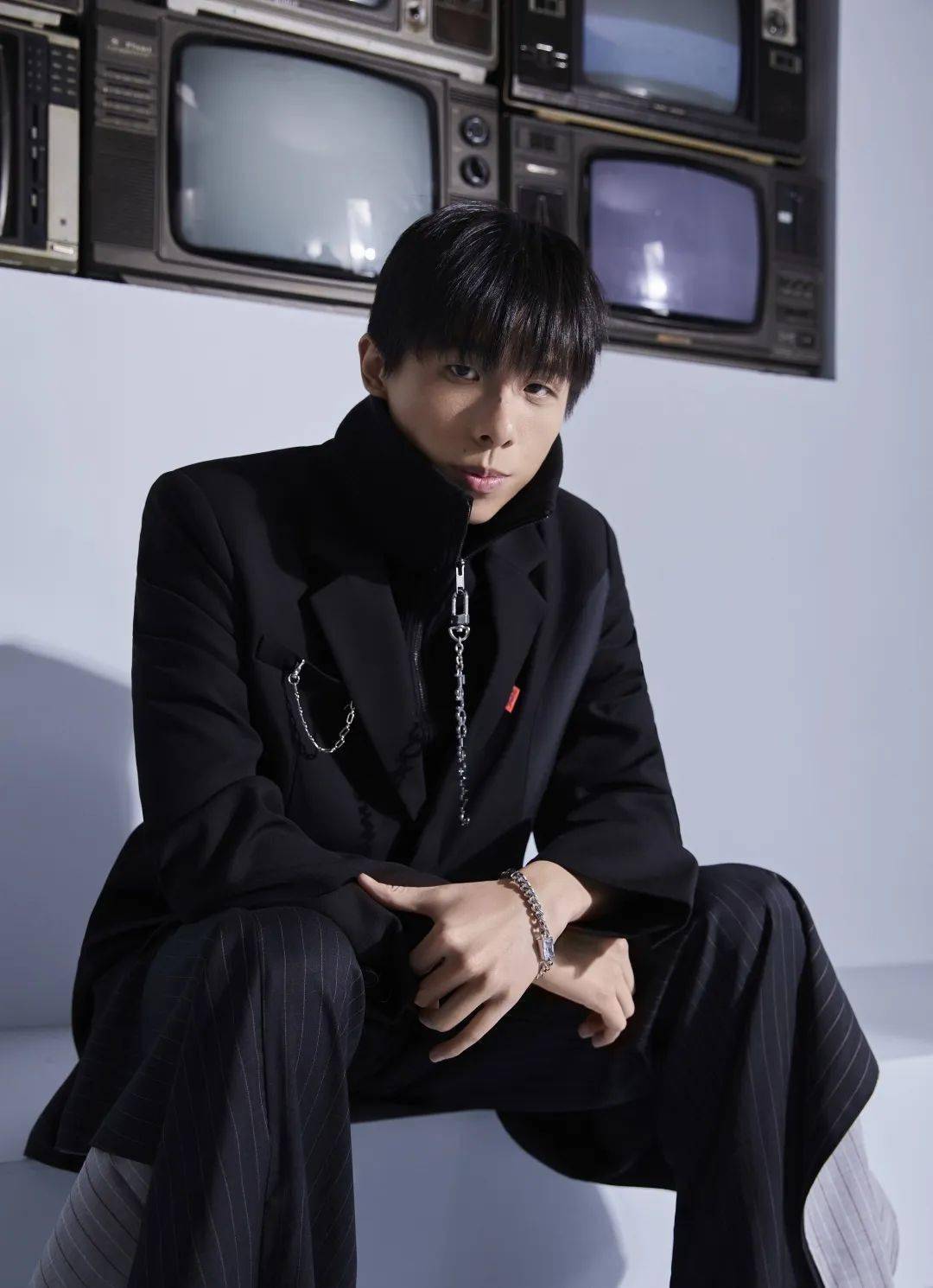 以具象化歌词来实现情绪传达擅长创作叙事性歌曲"活死人"厂牌成员中国