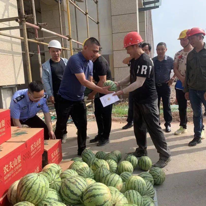东宝开展“夏送清凉”系列关爱活动_东宝区_防暑降温_慰问