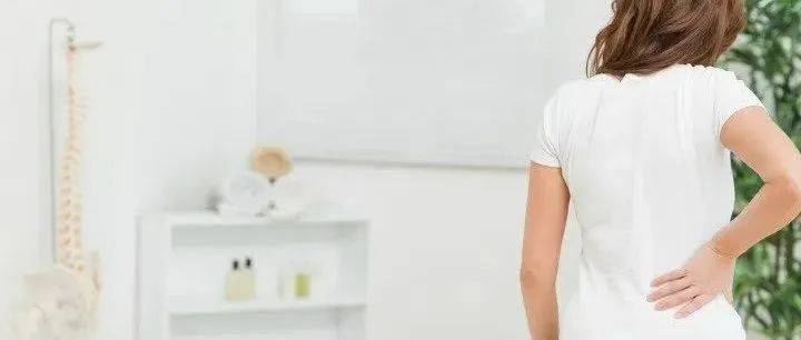 导致平背的原因和缓解动作_脊柱_综合征_患者