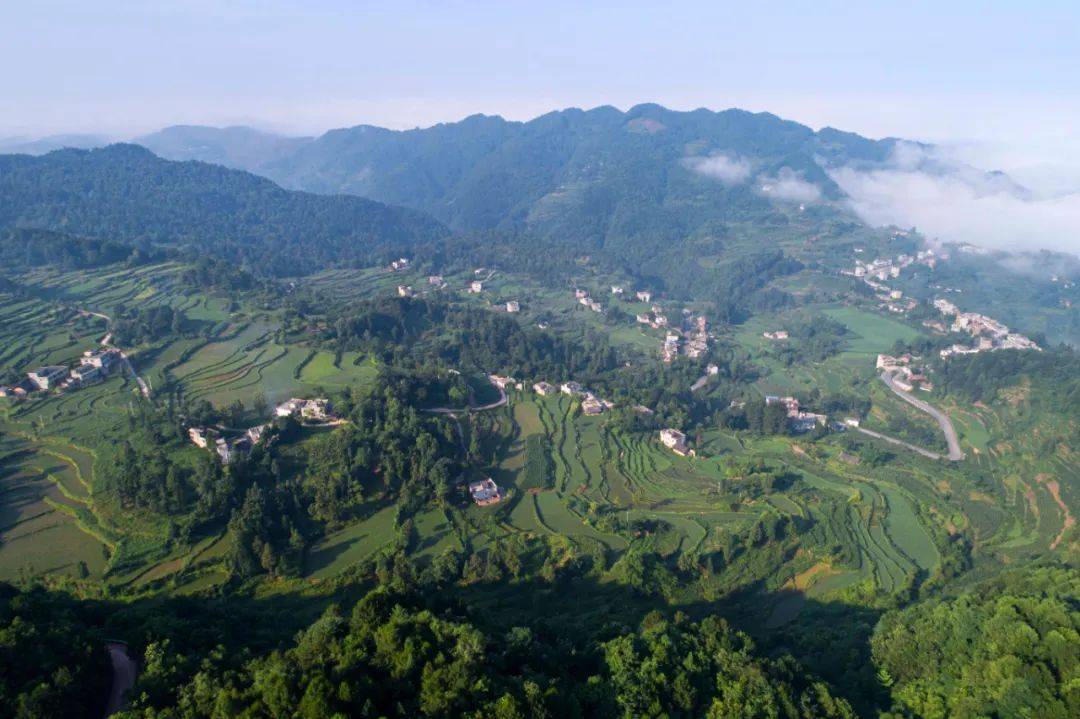 盛夏时节:跟着航拍看黔西乡村美景_中坪镇_开心_杨骐