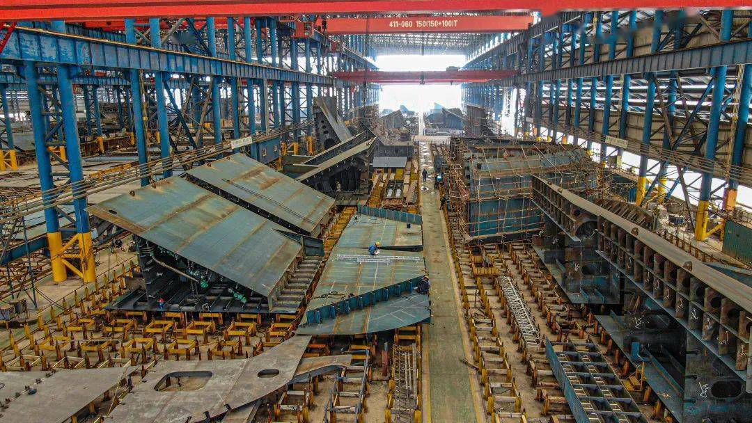 二,船体车间负责钢材下料加工.