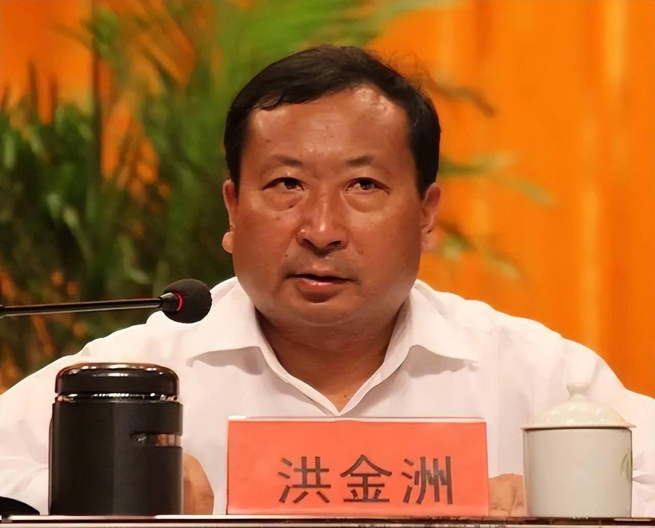 由于黄德坤成熟稳重,能干实事,颇得洪金洲赏识.