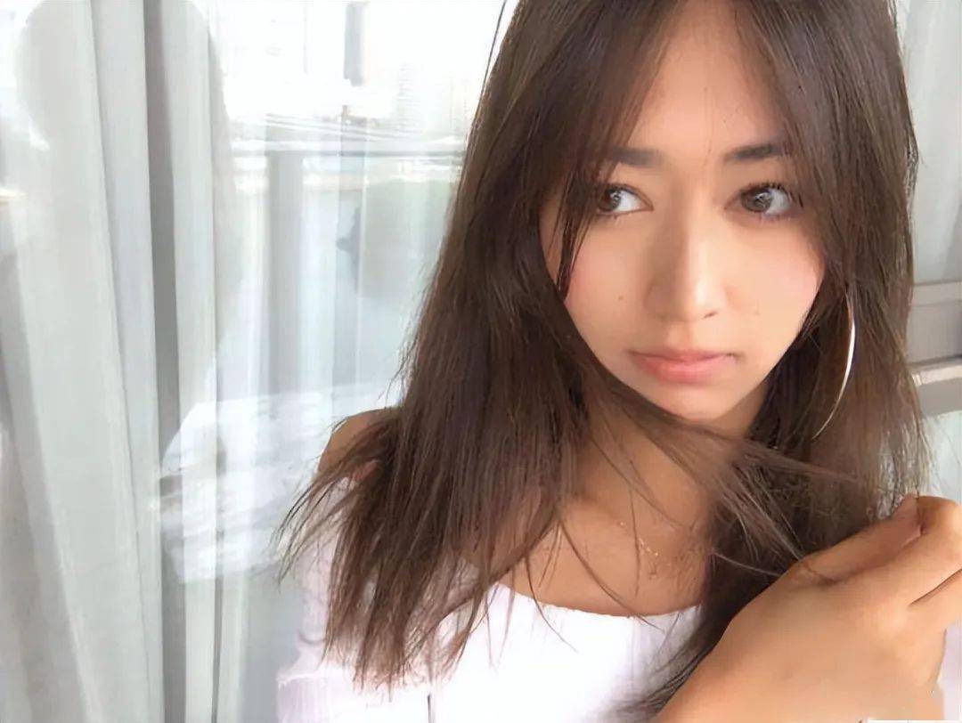 NBA记者宫河麻耶，高颜值身材好，酷似林志玲_素质_身份_1