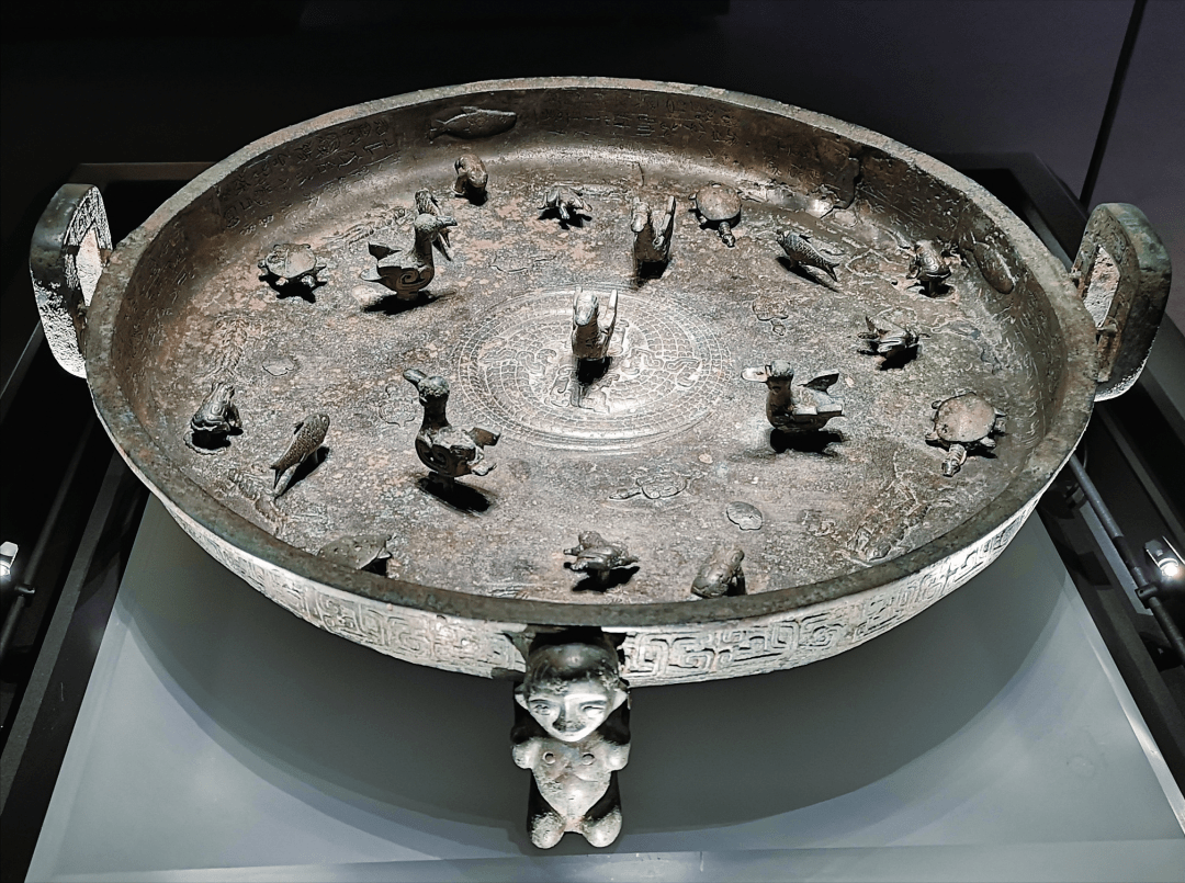 谁说古人不懂浪漫,用一个盘子,撒两千年狗粮_姜盘_上海博物馆_子仲