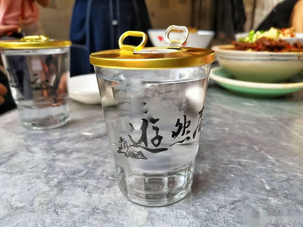 通常来讲,喝早酒的人,主要以个体老板,体力劳动者