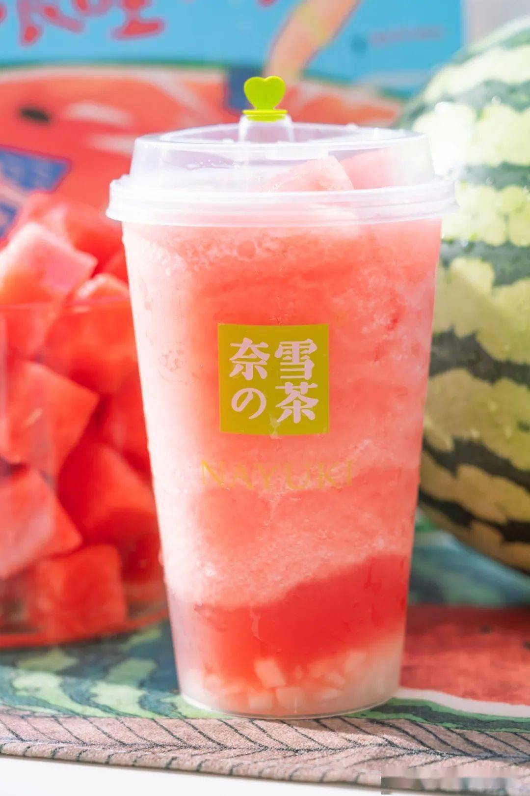 来奈雪喝「霸气一桶瓜」冰爽一夏_西瓜_活动_果肉