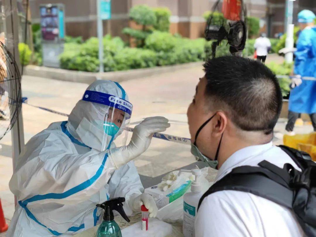 花卫急先锋白衣天使抗疫情冲锋一线显担当