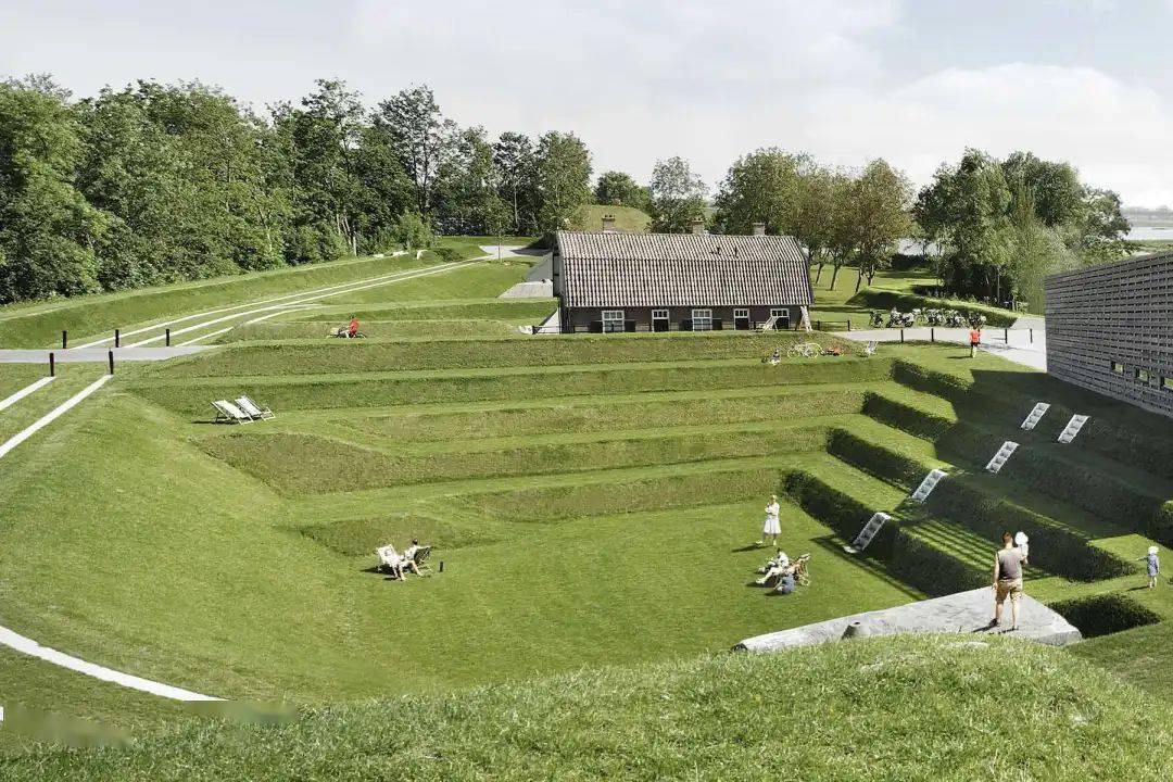 丰富的地形变化下,可形成一个巨大的草地雕塑和露天剧场,供人们休息