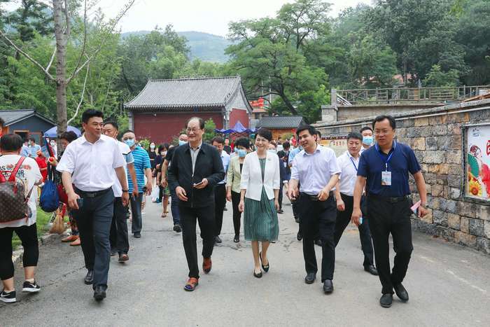 章丘石匣过半年暨第四届乡村振兴戏剧节开幕