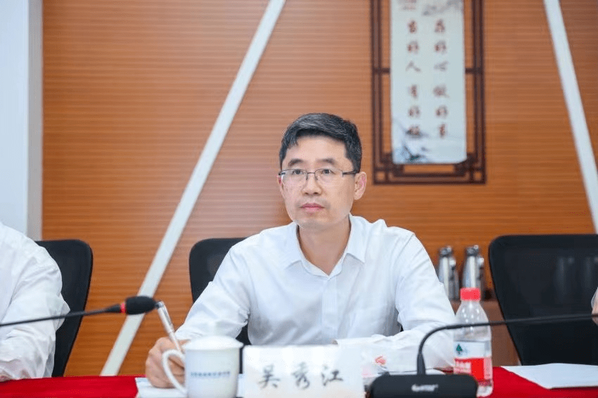 吴秀江表示,中辐院是中核环保提升科技创新能力与水平的重要支撑.