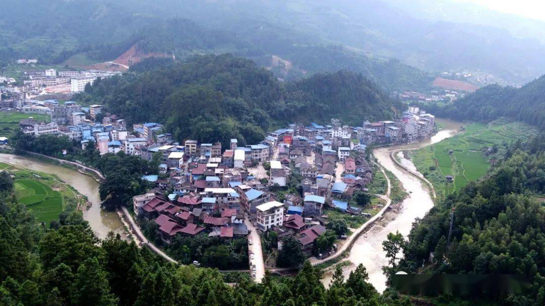 献礼70周年县庆拱洞乡四大举措推进民族团结进步工作