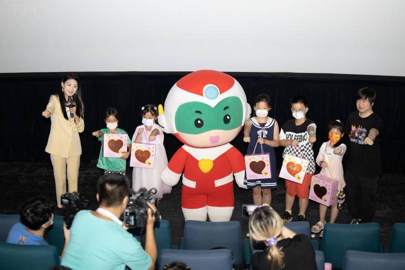 值得一提的是,《开心超人》原版配音团队刘红韵,邓玉婷,严彦子,祖晴