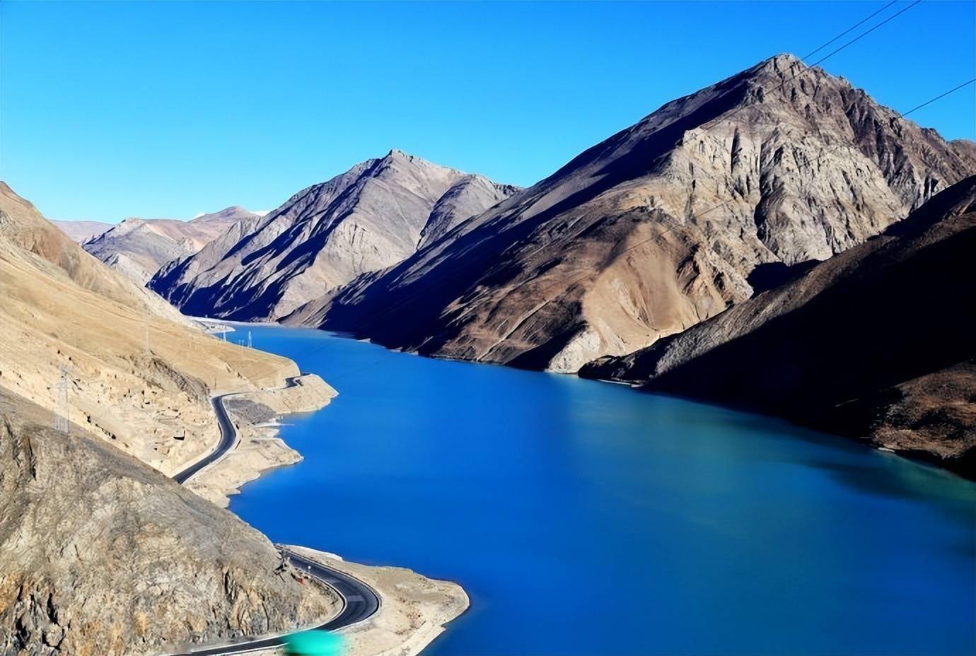 西藏地区,满拉水库蓝得那么不真实,如梦一般的宝石蓝 676767