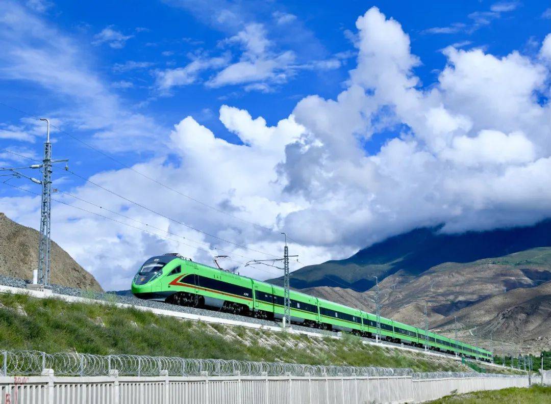 大国重器丨高原绿巨人复兴号推动富民兴藏