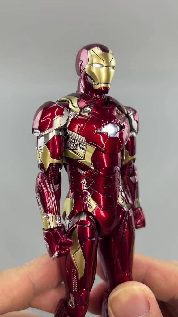 75合金双手能发光今天来玩玩cs钢铁侠mk46钢铁侠