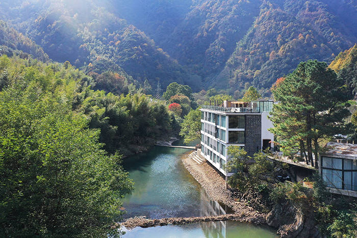 山间民宿：推窗见水 抬头望山