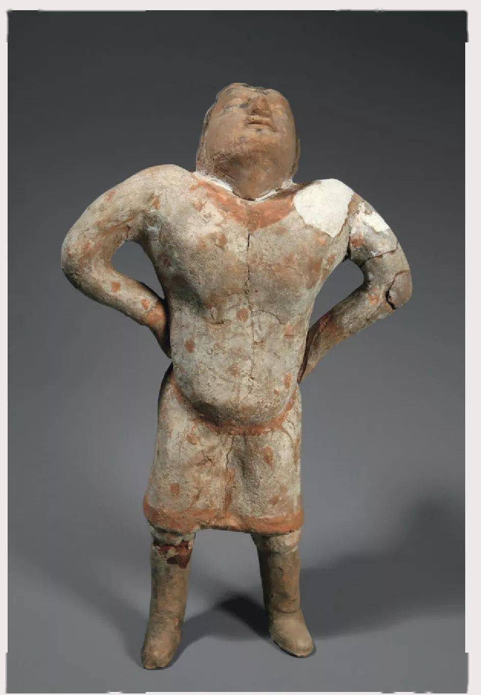 胡人俑_圆领_中亚