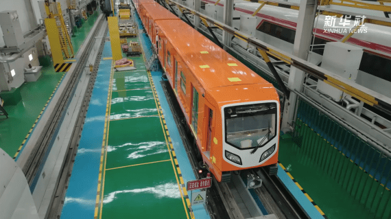 中国首列胶轮地铁列车下线并首次出口海外
