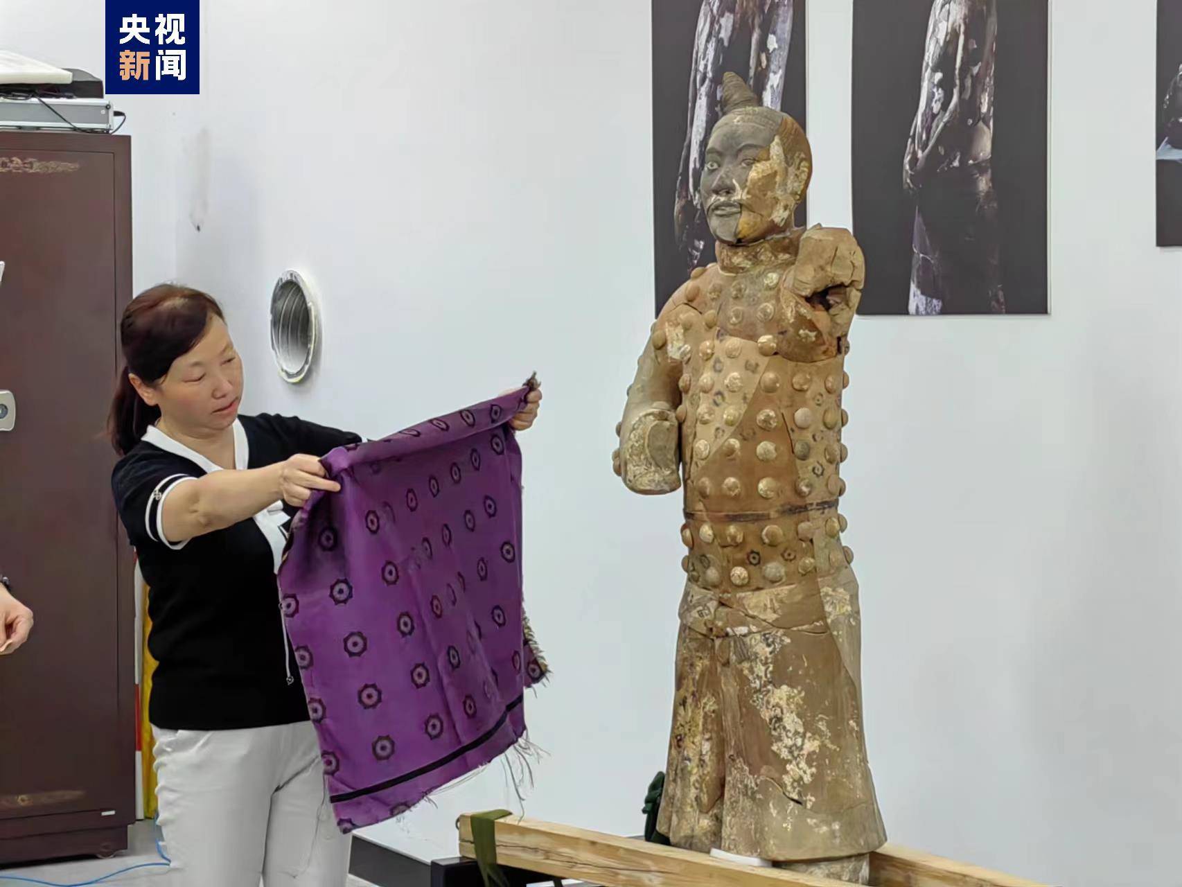 秦陵博物院发布秦陵百戏俑坑4号和28号百戏俑最新研究成果_研究人员_纹饰_彩绘