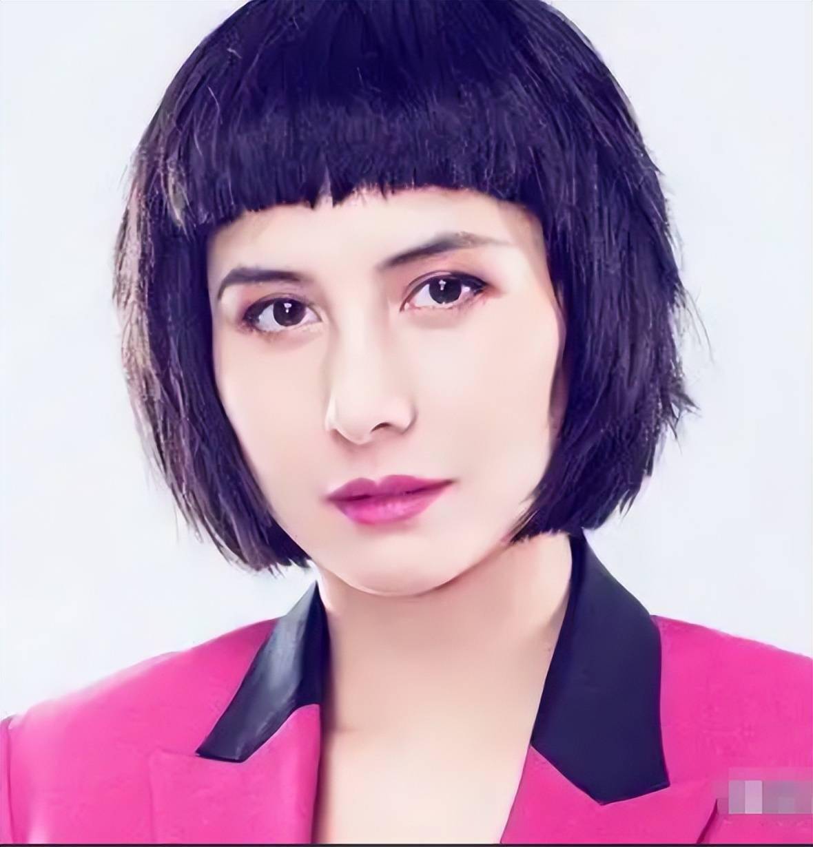 47岁何超仪近照认不出!