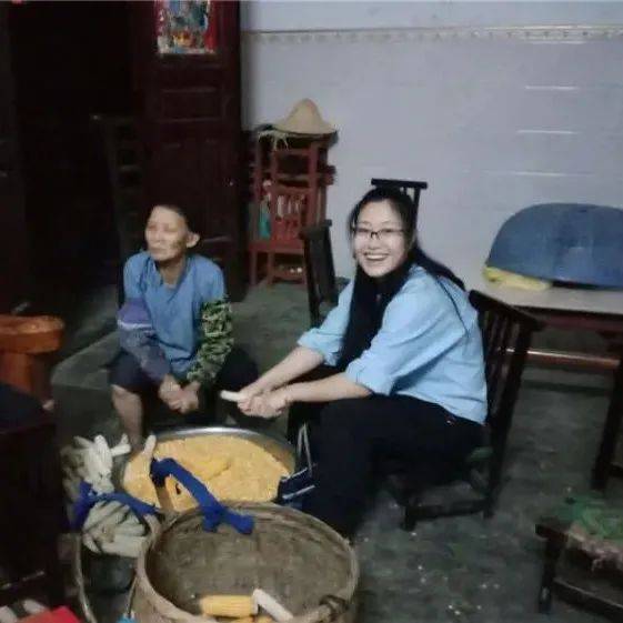 再看依旧泪目!7个细节讲述黄文秀不为人知的另一面_驻村_扶贫_村里