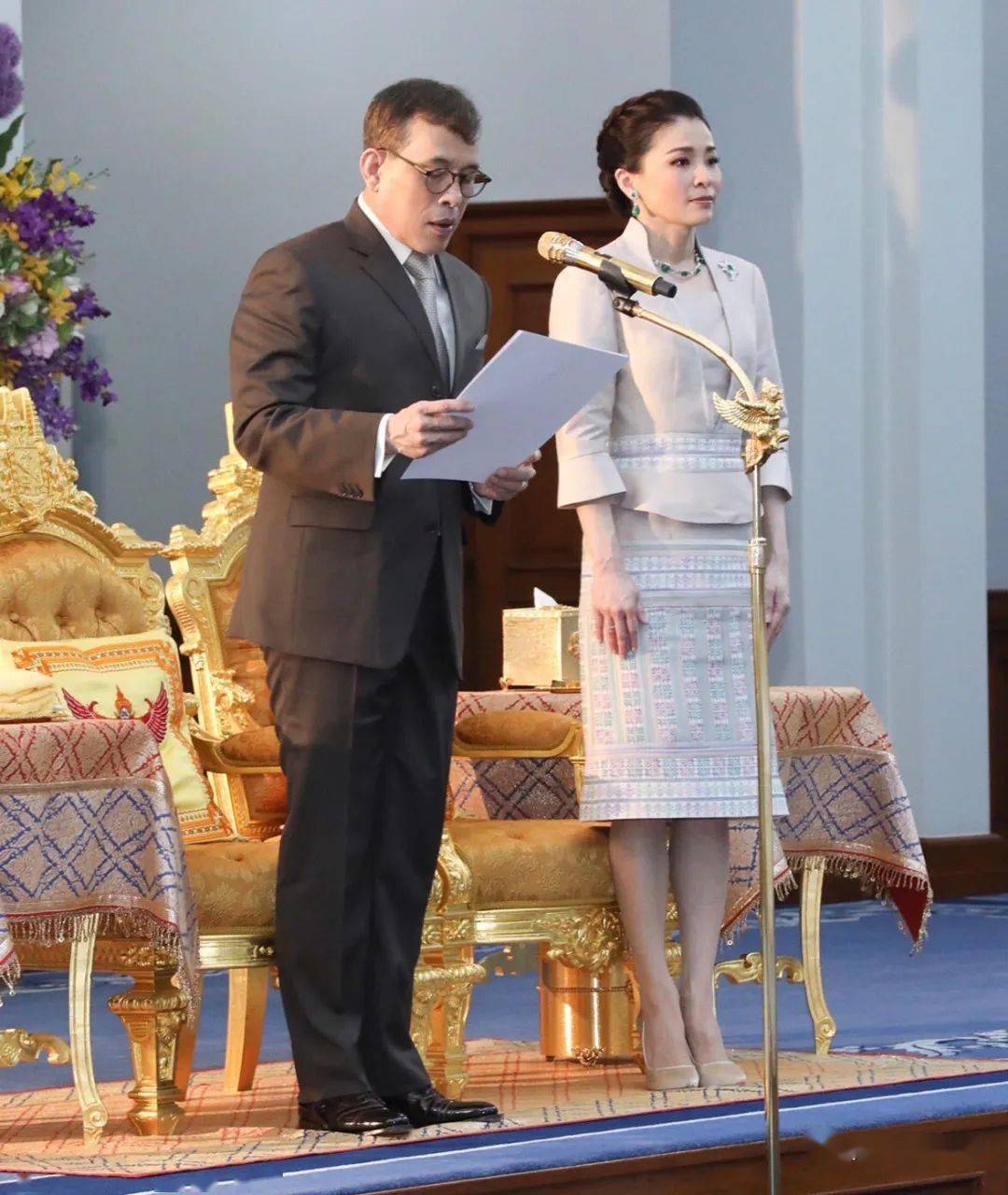 泰国王后身材发福珠光宝气她有45张博士文凭但没有儿子能否镇住后宫