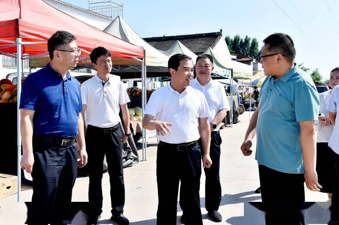 李雷调研特色小镇建设和城市夜经济发展时强调发挥优势突出特色释放