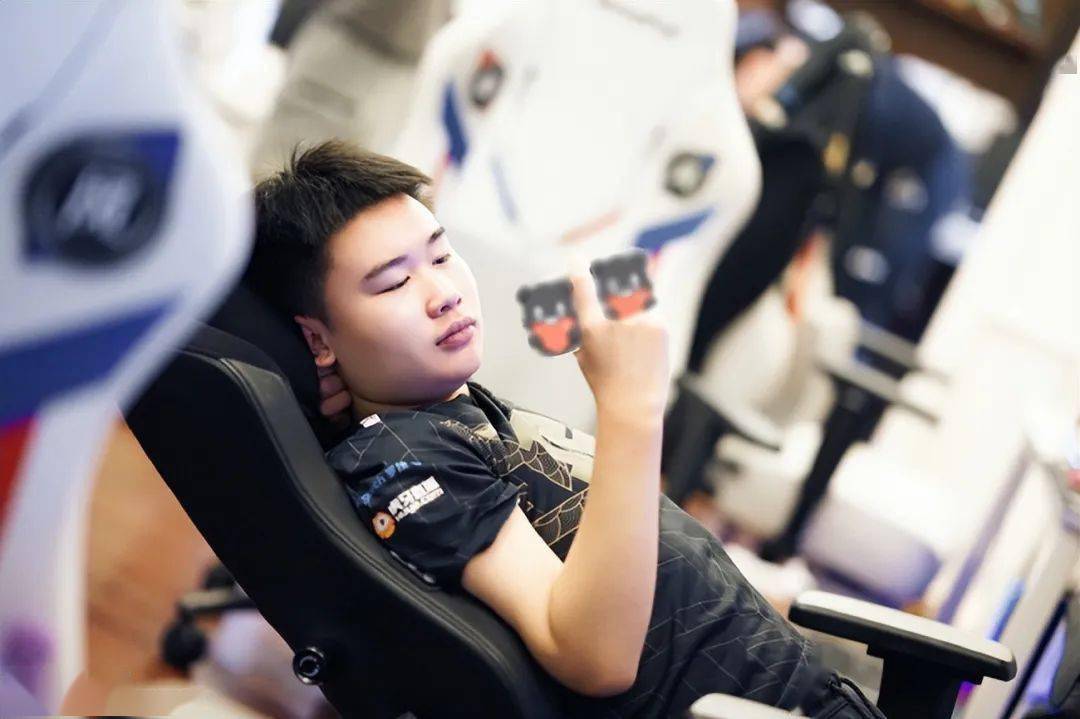 大电竞专访rng打野wei:想要赢下edg,还是我们自身少犯失误吧