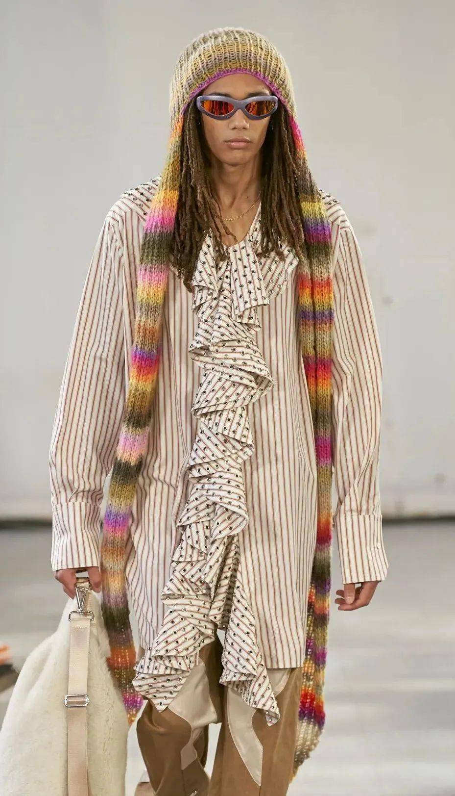 秋冬流行2223夸张字母粗线针织灵活多元的针织围巾