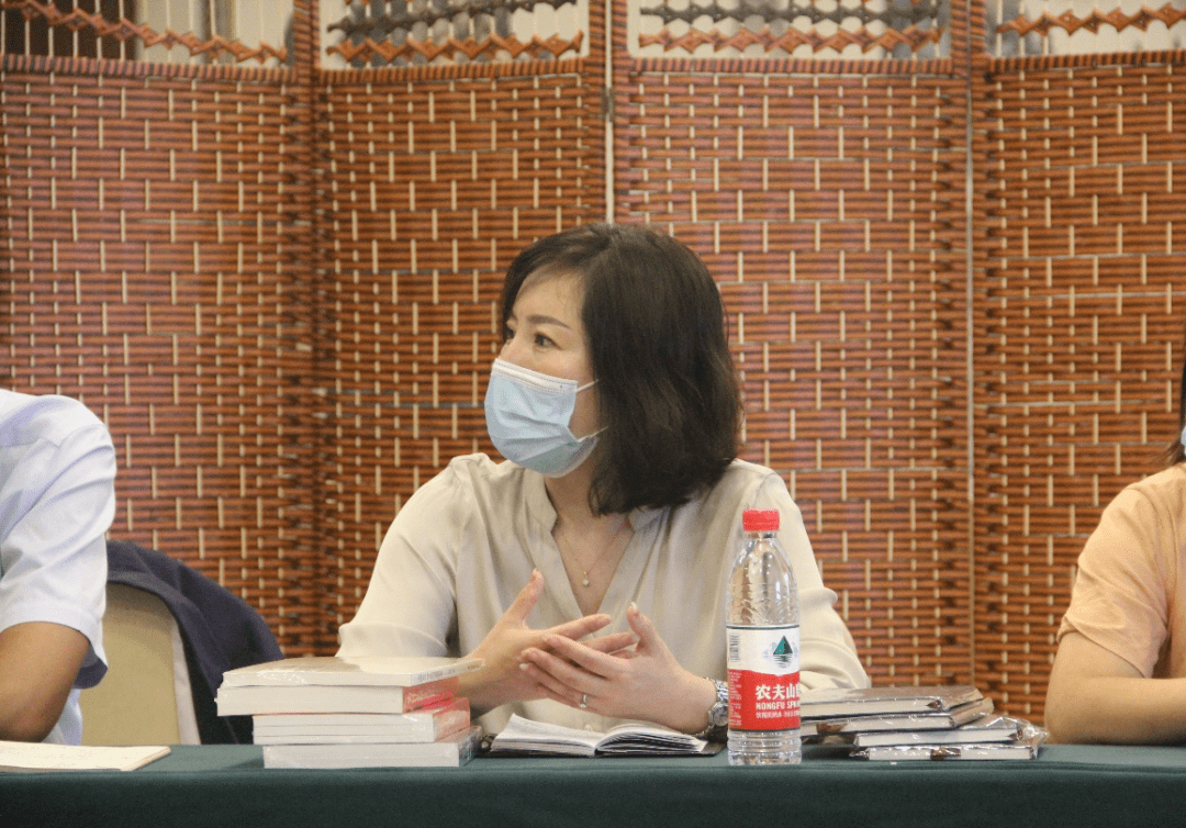 数学与统计学院党委副书记徐伟钦老师,渤海大学化学与材料工程学院党