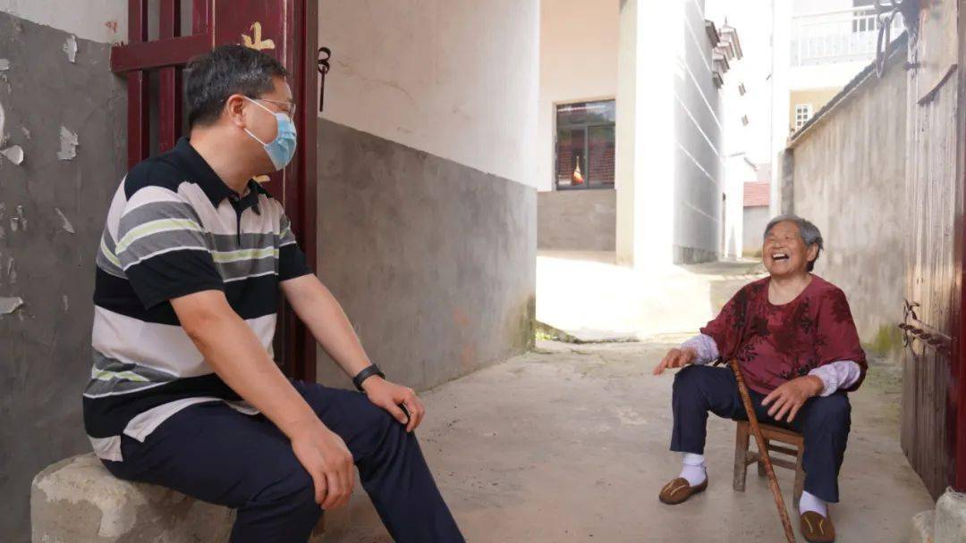 梅耐雪在督导调研老年助餐服务行动时强调积极稳妥扎实高效开展好老年