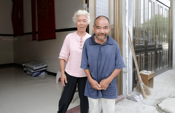 她用守望相助的善